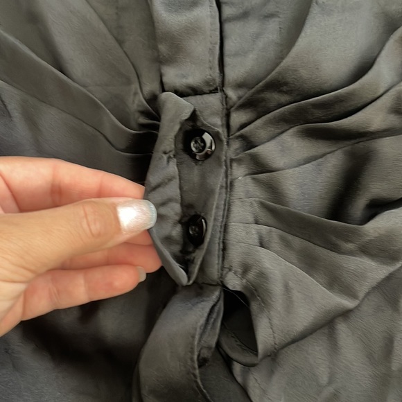 Plunge Satin black long sleeve - Picture 5 of 5